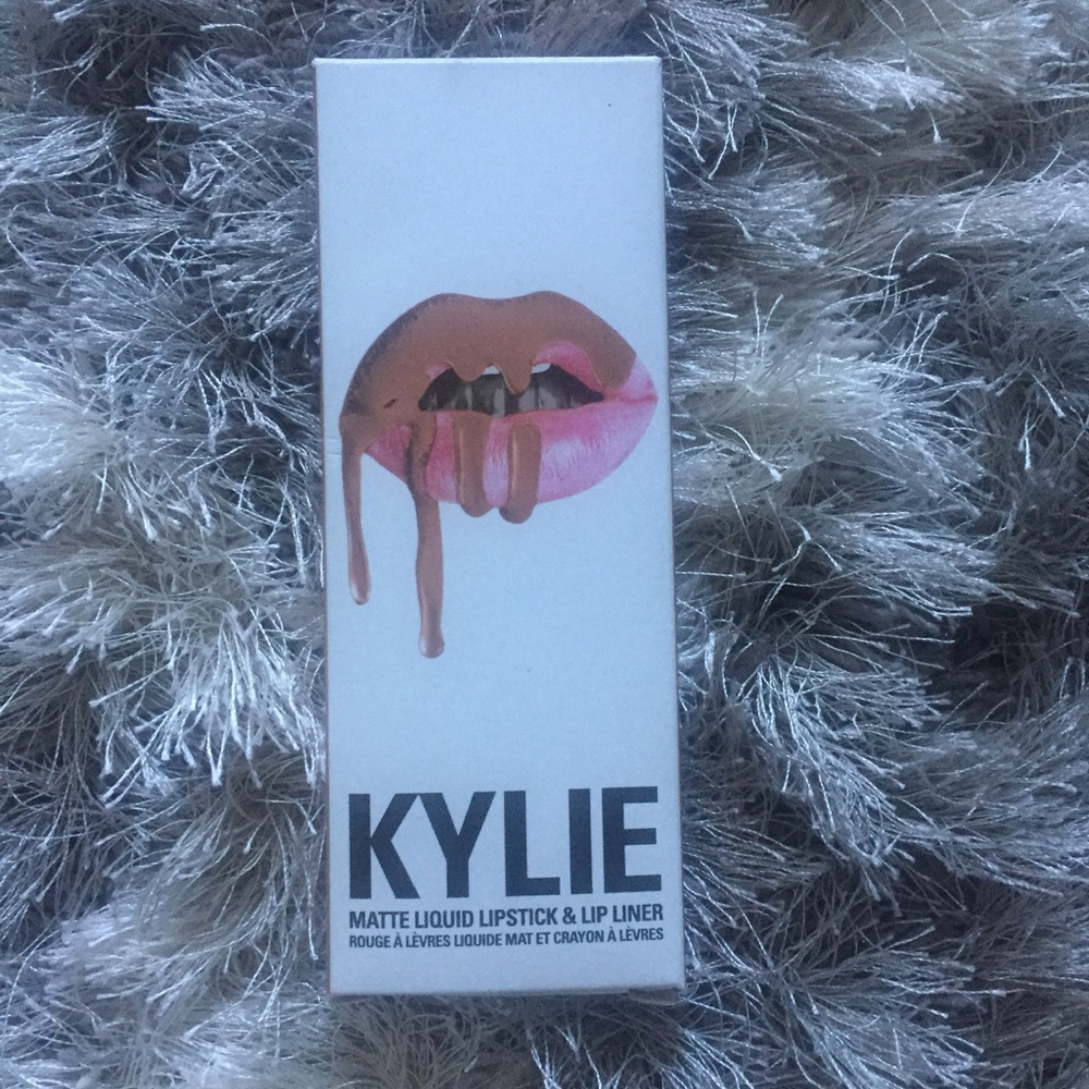 Kylie lip kit. Exposed